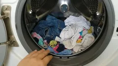 洗濯機の「7kg」という数字は、乾いた状態または濡れた状態の衣類の重量を指します：洗濯量の計算方法