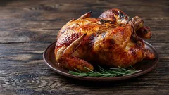 鶏肉をジューシーで柔らかく仕上げる秘訣:オーブン焼きに最適な3つのマリネ